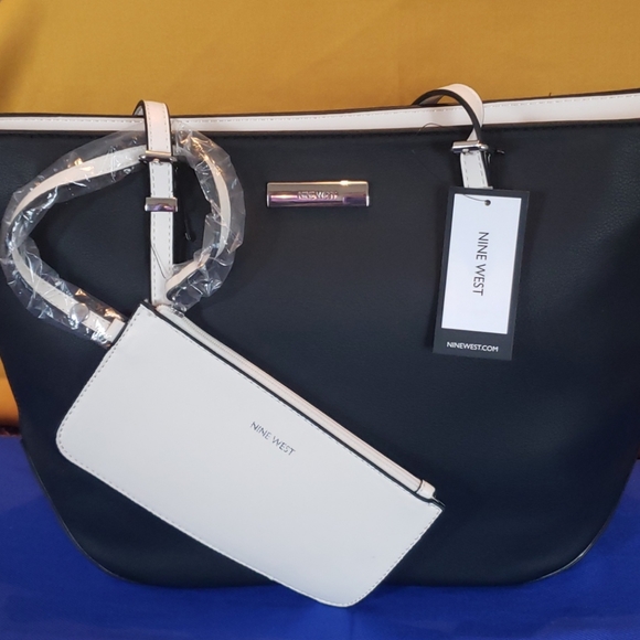 Nine West Handbags - Beautiful Nine West purse